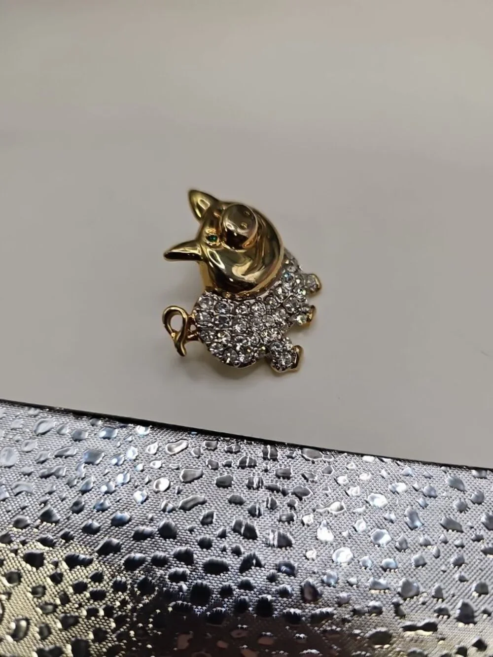 Brooch/pin  Clear Colorless Rhinestones Gold-tone Green Rhinestone Eyes Pig